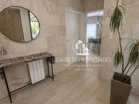 Casa en venta Moderna con pileta y fondo a verde. Barrio Santa Lucia. Pilar