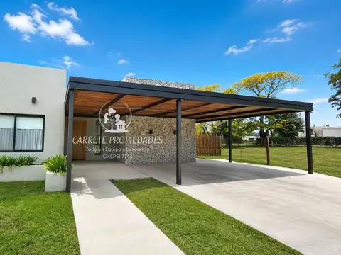 Casa en venta Moderna con pileta y fondo a verde. Barrio Santa Lucia. Pilar