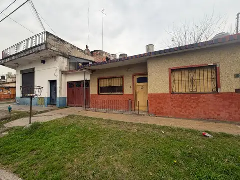 VENTA CASA 4 AMBIENTES + LOCAL COMERCIAL EN ESQUINA – MERLO