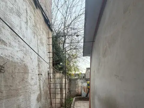 VENTA CASA 4 AMBIENTES + LOCAL COMERCIAL EN ESQUINA – MERLO