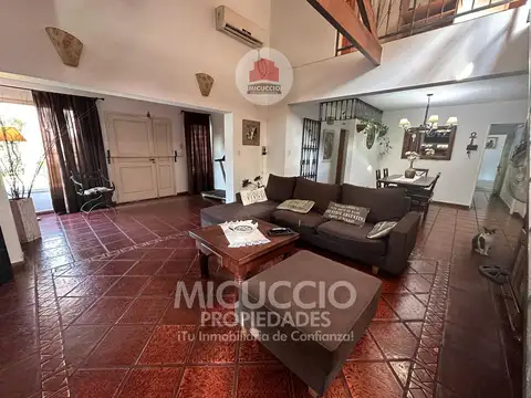 Casa 4 ambientes con 3 baños