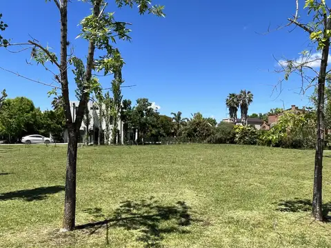 Excelente lote en esquina en venta en Campo Grande Club de Campo Pilar