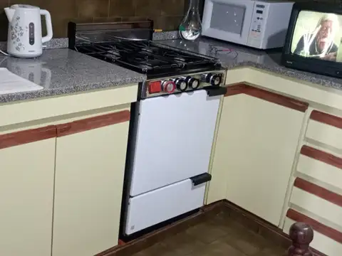 Excelente propiedad en barrio parque con fondo libre