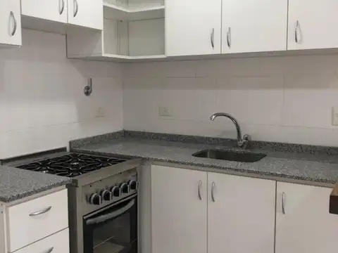 Alquiler dos ambientes con dos balcones