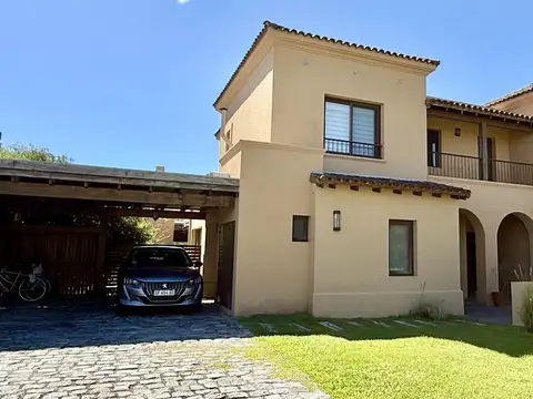 Casa 7 ambientes con 5 baños
