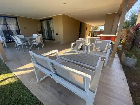 Casa 3 ambientes con 2 baños