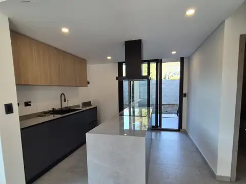 Depto Tipo Casa en Alquiler en Ezeiza, USD 1.200