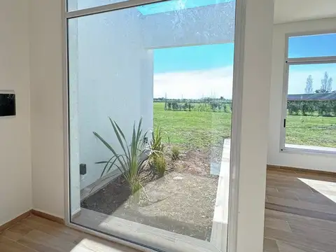 VENTA CASA 5 AMBIENTES COMARCA DE  LUJAN