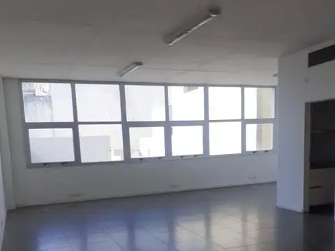 ALQUILER DE OFICINA EN RAMO MEJIA SUR