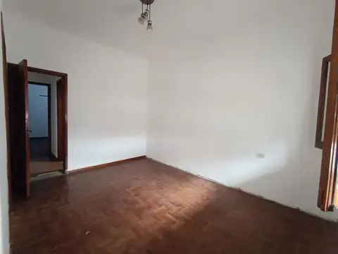 CASA EN VENTA DE 2 DORMITORIOS BERISSO