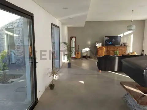 VENTA CASA 3 AMBIENTES AREA 60 LA VICTORIA - ¡BAJA DE VALOR!