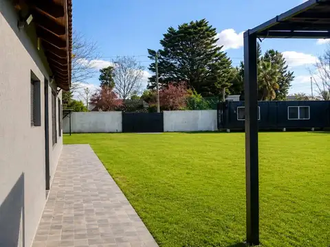 Casa en Venta con 2 cocheras