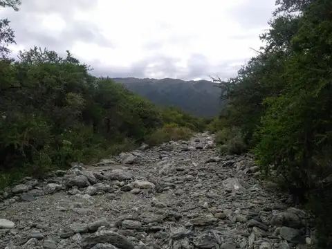 A 2km De La Ruta N°1