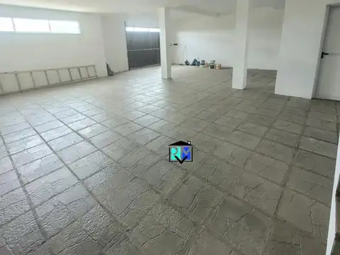 Local y oficinas próximas a Av.Monseñor Tavella y Eva Perón