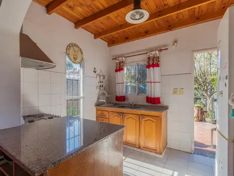 Casa en Venta con 3 cocheras