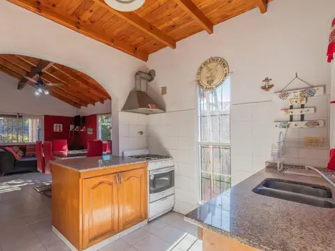 Casa 5 ambientes con 2 baños