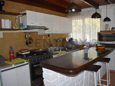 Casa 5 ambientes con 2 baños
