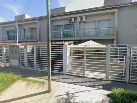 OPORTUNIDAD CASA 4 AMB C COCHERA PATIO PILETA PERMUTA ESCUCHA OFERTAS