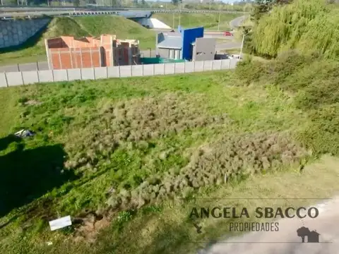 Terreno Comercial, en Parada Robles.
