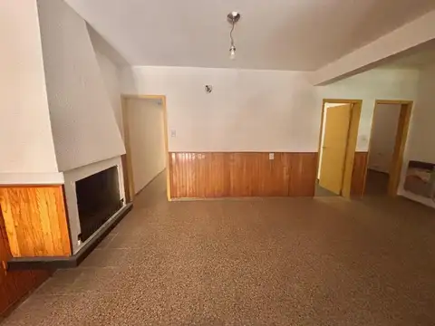 Casa 7 ambientes con 2 baños