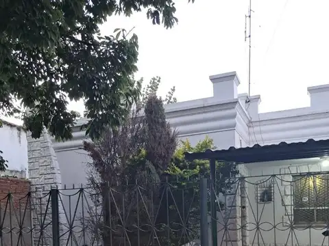 CASA EN MONTE GRANDE CON FONDO LIBRE 