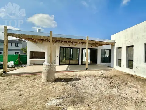 Casa 7 ambientes con 4 baños
