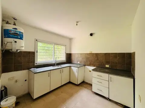 Casa 6 ambientes con 1 baño