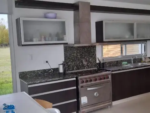 Casa en Venta con 3 cocheras