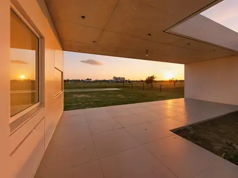 Casa 3 dormitorios, Suite en PB, premium, pileta, Vida club de campo