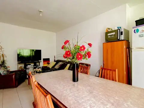 VENTA PROPIEDAD EN BLOCK: CASA + 2 DEPTOS