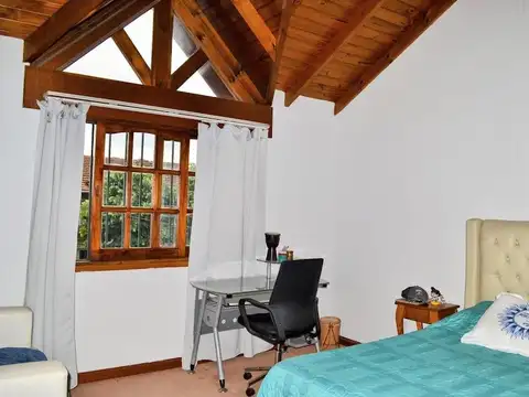 Casa 6 ambientes con 2 baños