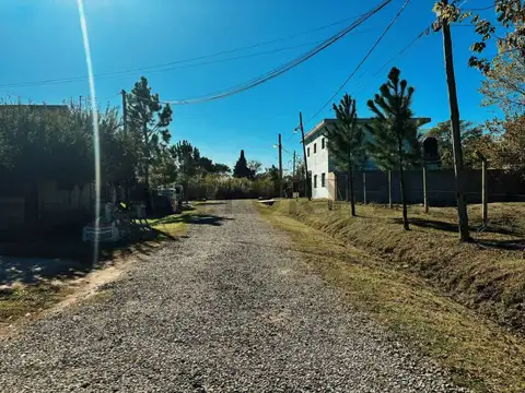 Espectacular lote en venta en Barrio Avira (Matheu)