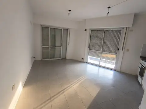 MONOAMBIENTE EN ALQUILER AL FRENTE CON BALCON CORRIDO