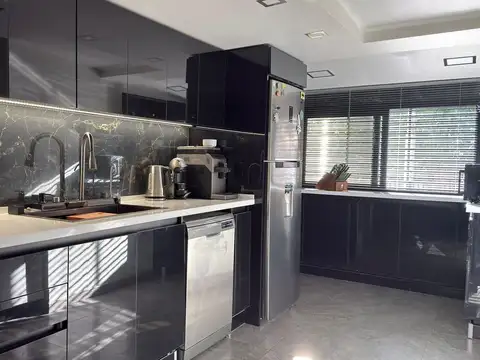 Casa en venta Godoy Cruz, 3 habitaciones, pileta