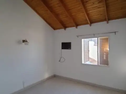 560 , Piso 1