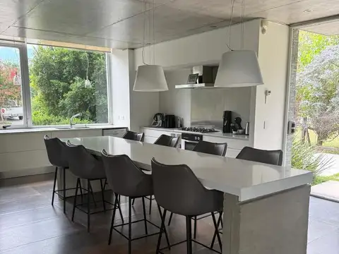 VENTA CASA 4 DORMITORIOS EN KENTUCKY CLUB DE CAMPO CON PISCINA Y DISEÑO PREMIUM - FUNES