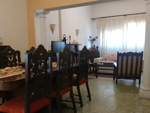 Casa 7 ambientes con 1 baño