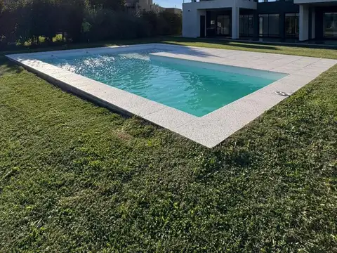 Casa en Venta en Countries y Barrios Cerrados en Pilar, USD 420.000