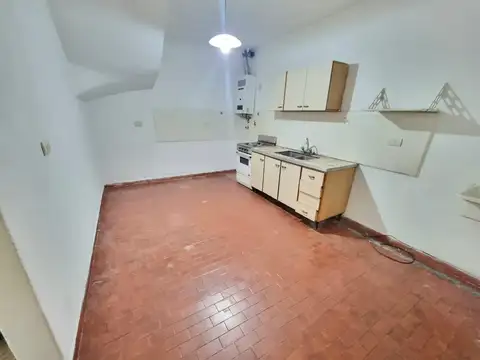 Casa 7 ambientes con 2 baños