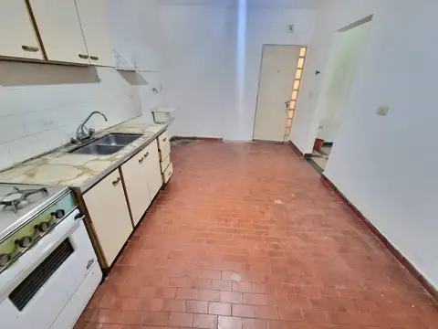 Casa 7 ambientes con 2 baños