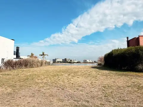 Terreno en Venta 20  mts Fondo