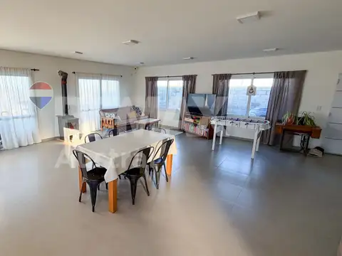 Casa 6 ambientes con 2 baños
