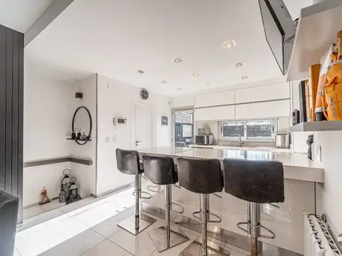 Departamento en Alquiler con 4 cocheras