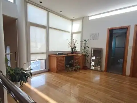CASA EXCLUSIVA DE 200 M2 CON QUIINCHO GARAGE IMPECABLE. BARRIO SANTA MONICA TRELEW