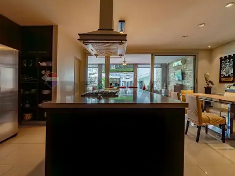 Casa 4 ambientes con 3 baños