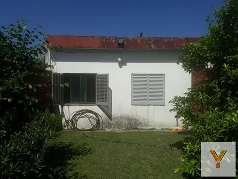 Casa en venta - 3 Dormitorios 1 Baño - Cochera - 333Mts2 - Merlo