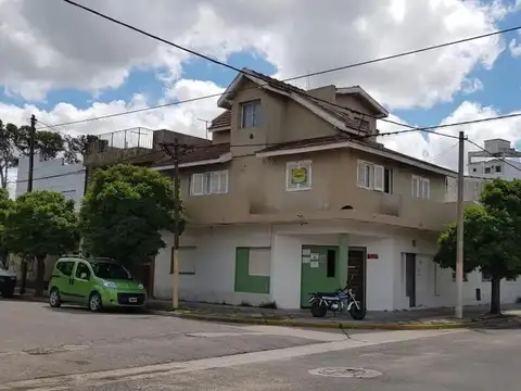 4 e/ Avenida San Martín y 17