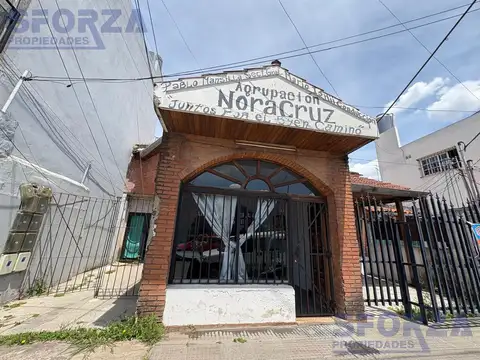 Casa + local + tres deptos en venta, ideal inversor 