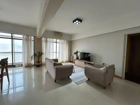 VENTA - DEPARTAMENTO 3 DORMITORIOS + COMODIN - CENTRO