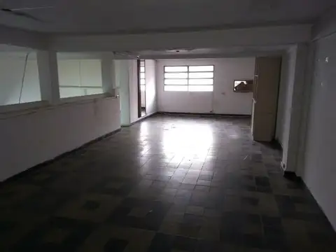 Local en Venta en Flores, $ 180.000
